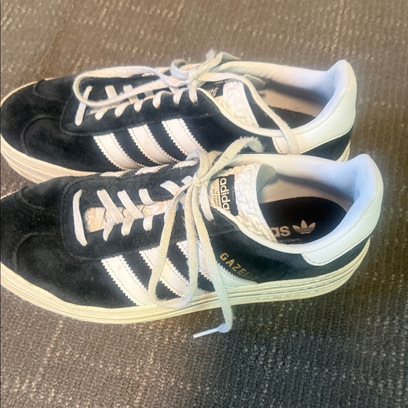 Adidas Gazalles Classic Blue and White Trainers - Picture 2 of 4